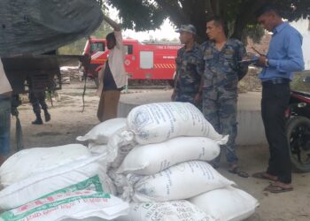 गोलबजारबाट ११ बोरा चिनी र ४ बोरा सुर्ति प्रहरी नियन्त्रण