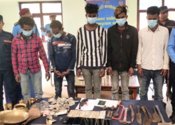 राजदेवी मन्दिरबाट चाँदीको मुर्ति गरगहना चोरी गर्ने पाँच पक्राउ