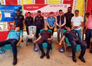 गोलबजारमा एक सय छ जनाले गरे रक्तदान