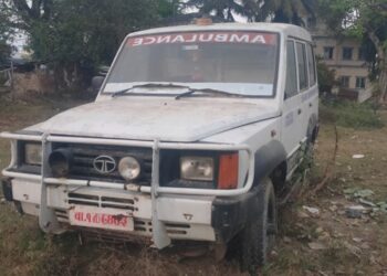गाेलबजारमा बिरामी बोक्ने एम्बुलेन्स नै बिरामी