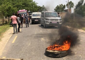 वडाअध्यक्ष रिहाइको माँग गर्दै सडक जाम