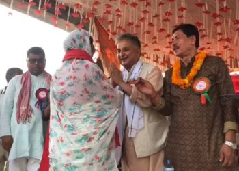 भारत भ्रमणमा रहेका प्रधानमन्त्री दहालले गलगत सम्झौता गर्नसक्ने एमाले नेता पोखरेलको आरोप