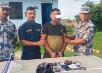 सिरहामा नक्कली प्रहरी पक्राउ