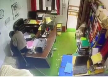 कार्यकक्षमै कार्यालय प्रमुख र लेखा प्रमुखको यौनलीला,प्रमाण नष्ट गर्न सिसि क्यामरामा आगजनी