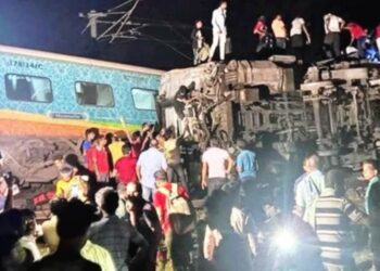 भारतमा रेलको २३ वटा डिब्बा लिकबाट उत्रियो, ४ जनाको मृत्यु