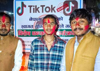 टिकटक बन्द गर्ने निर्णयको स्वागतमा सिरहा मैनबत्ती प्रज्वलन