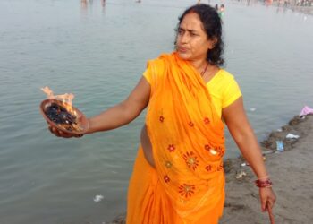 कमला नदीमा भूतमेला धामीझाँक्रीको घुइँचो फोटाे फिचर