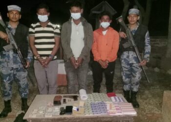 सिरहाको लहानबाट पेस्तोलसहित तीन युवक पक्राउ