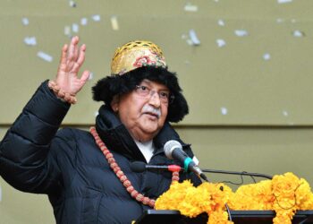 ओलीको टिप्पणी : गठबन्धन कुहिएको फल हो, आफैँ झर्छ