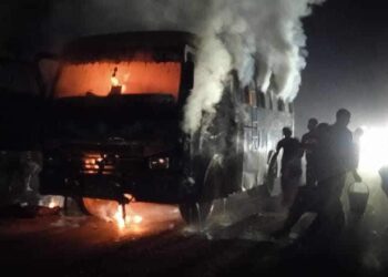 सप्तरीमा गुडिरहेको बसमा आगलागी