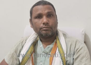 सिरहामा दिउँसै हतियार देखाएर १५ लाख लुटीए