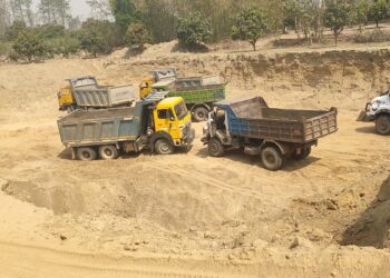 अबैध ग्राभेल उत्खनन् गरिरहेको अवस्थामा दुईवटा टिफर र एउटा स्काभेर प्रहरी नियन्त्रणमा