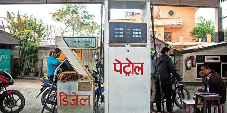 पेट्रोलियम पदार्थको मूल्य घट्यो