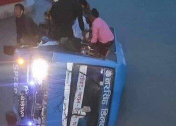 सप्तकोशीमा बस खस्यो, सबै यात्रुको सकुशल उद्धार