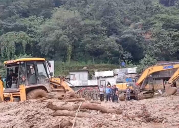 झ्याप्ले खोलामा अर्को बस पुरिएको अवस्थामा भेटियो