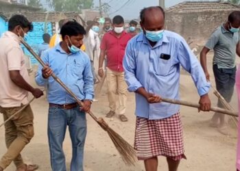 भाइजिटाेलमा स्थानियले गरे टोल सरसफाइ
