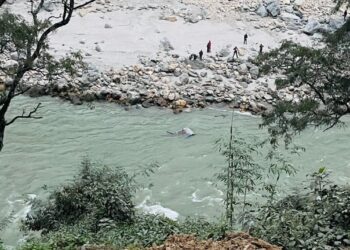 त्रिशूलीमा ट्रक खस्यो