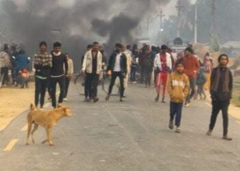 सिरहामा युवकको मृत्यु, स्थानीयद्वारा राजमार्ग अवरुद्ध