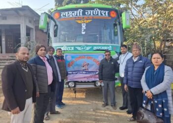 विद्यालय बन्द गरेर शिक्षकहरू भ्रमणमा 