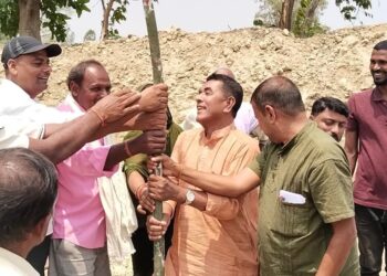 गोलबजारमा मेयर श्रेष्ठ द्वारा विद्यालय भवनको शिलान्यास
