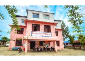 सिरहा नगरपालिकाका वडा अध्यक्ष प्रहरि नियन्त्रणमा राजनीतिक दवावमा छिनभरमै छोडीयो