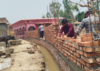 सिरहामा मन्दिरको पर्खाल लगाउने क्रममा ६ घर दलित परिवारको बाटो बन्द