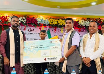 गोलबजारमा हेल्पिङ हर्ट नेपालद्वारा ९५ अनाथ तथा विपन्न बालबालिकालाई नगद सहयो
