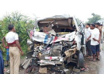 सुनसरीमा बस र माइक्रो ठोक्किंदा ३ जनाको मृत्यु, १५ जना घाइते