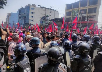 संसद् भवन अगाडि पुगेपछि प्रदर्शनकारीमाथि प्रहरीद्वारा लाठीचार्ज, अश्रुग्याँस प्रहार