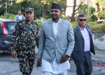 निर्माणाधीन कमला पुल निरीक्षणमा मन्त्री गुप्ता