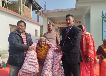 गोलबजार नगरपालिकाद्वारा अति विपन्न तथा जेष्ठ नागरिकलाई फाइबर सिरक