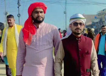 धोतीलाई राष्ट्रिय पोशाकको मान्यता दिनुपर्ने माँगगर्दै गोलबजामा प्रदर्शन