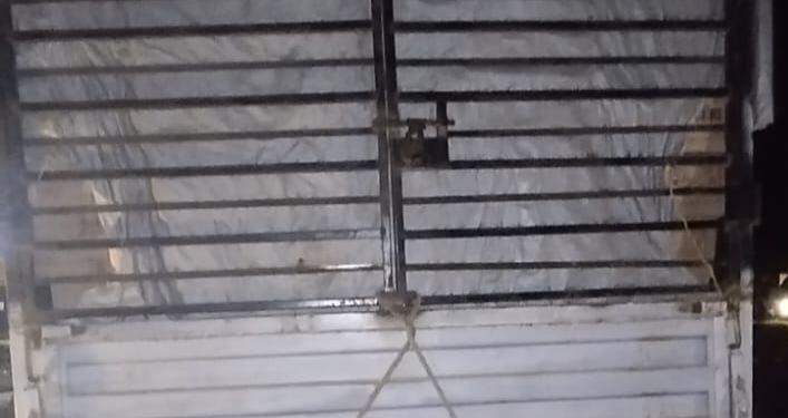 सिरहामा ४० लाख बराबरको ओखर र फेरन लब्ली सहित ट्रक प्रहरी नियन्त्रणमा