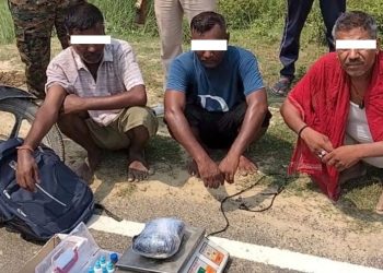 नेपालबाट भारततर्फ तस्करी हुँदै गरेको २ किलो अफिमसहित दुई नेपाली र एक भारतीय पक्राउ