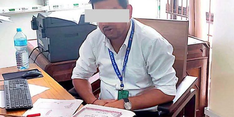 आन्तरिक राजस्व कार्यालय लहानका कर अधिकृत पाल ५ लाख घुसरकमसहित पक्राउ