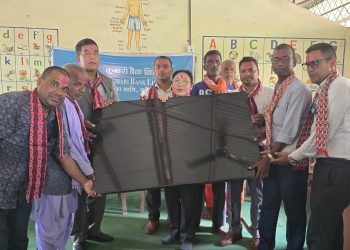 गोलबजारमा कुमारी बैंकद्वारा १२० विद्यार्थीलाई शैक्षिक सामग्री सहयोग