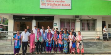 गोलबजारमा पाँच स्वास्थ्यकर्मीको छैटौँ तहमा स्तरवृद्धि,नगरपालिकाद्वारा सम्मान