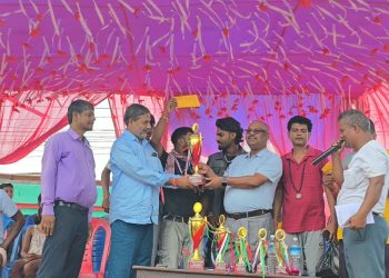 चोहर्वामा मटका फोड प्रतियोगिता : भाइजीटोल यादव टिम प्रथम, बाढीपीडितलाई विजेता टिमको आर्थिक सहयोग