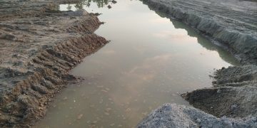 घुर्मी खोलामा रातारात अवैध उत्खनन, ठेक्का नलाग्दै नदीजन्य पदार्थको दोहन