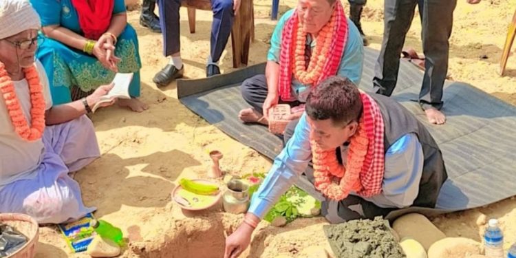 नगर प्रमुख श्रेष्ठद्वारा भुल्कियाको जनता आधारभूत विद्यालय भवनको शिलान्यास